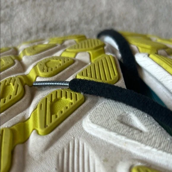 Boys Hoka Clifton Shoes size 3.5 - Picture 9 of 9